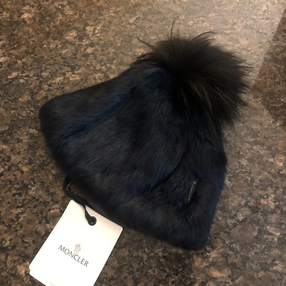 Moncler real Fur Beanie with Pom Pom - Picture 7 of 11